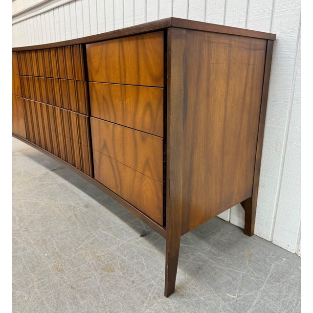 Mid-Century Modern Mid-Century Modern 9-Drawer Walnut Dresser For Sale - Image 3 of 8