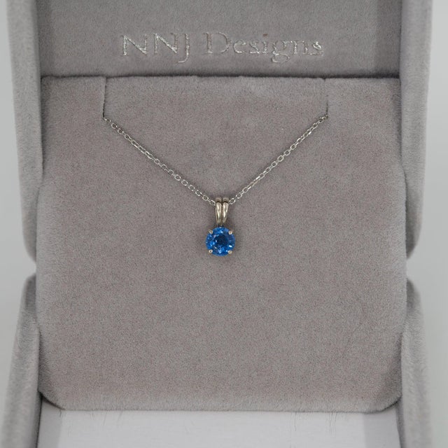 Modern Kyanite Pendant Necklace in Solid 14k Gold – Round 5mm Natural Blue Kyanite For Sale - Image 3 of 7