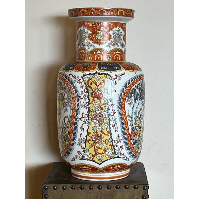Mid 20th Century Large 15" Ardalt Italy Chinoiserie Vase & Display Stand  Foo Dog Motif For Sale In San Francisco - Image 6 of 6