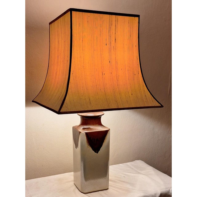 Textile Large Vintage Table Lamp with White Square Ceramic Base with Brown Gradient Glaze and Original Cream-Colored Fabric Shade, 1970s For Sale - Image 7 of 10