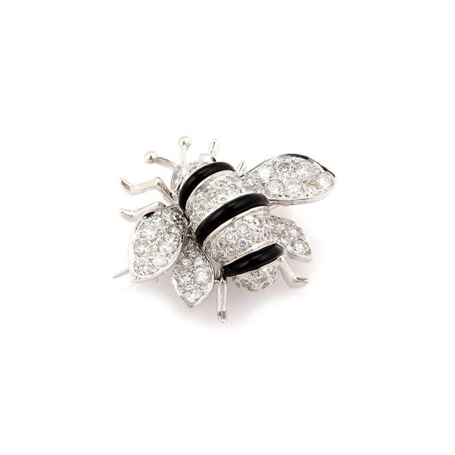 This magnificent brooch is finely crafted from 18k white gold. It features 2.50ct of sparkling pave diamonds mounted on...