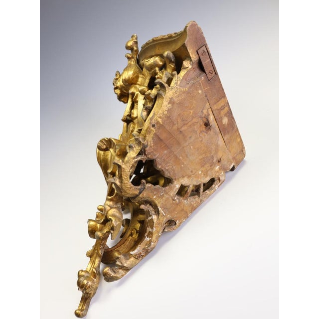 Gold 18th Century Italian Rococo Giltwood Corner Wall Bracket, 1870 For Sale - Image 8 of 18