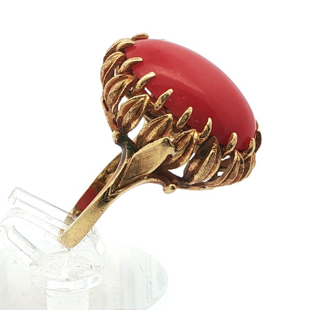 1950s 18k Yellow Gold Coral Ring, Size 6.5 For Sale - Image 4 of 11