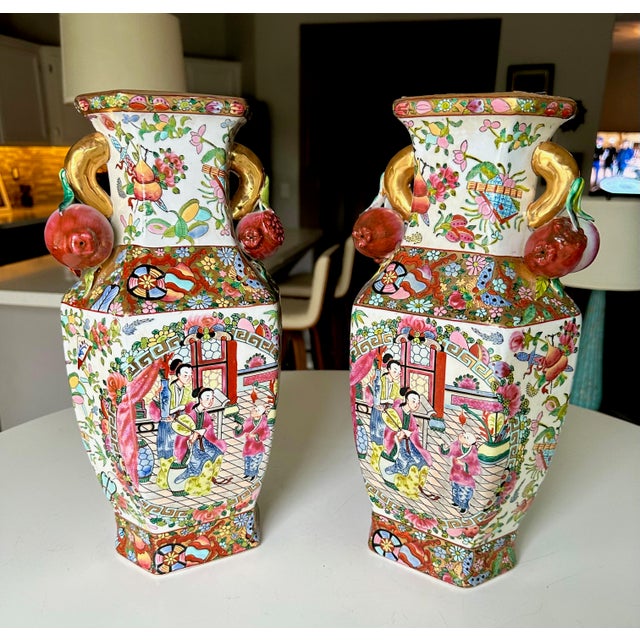 1960s Pair Chinese Export Rose Medallion Porcelain Vases For Sale - Image 5 of 15
