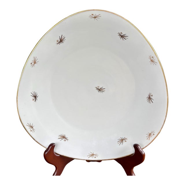 Vintage Oscar Schaller Bavaria Triangular Porcelain Serving Platter With Gold Starburst Pattern (1910–1935) For Sale