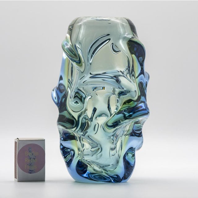 Mid-Century Modern Glass Propeller Vase by Jan Kotík for Beránek Škrdlovice Glassworks, 1958-1962 For Sale - Image 3 of 10