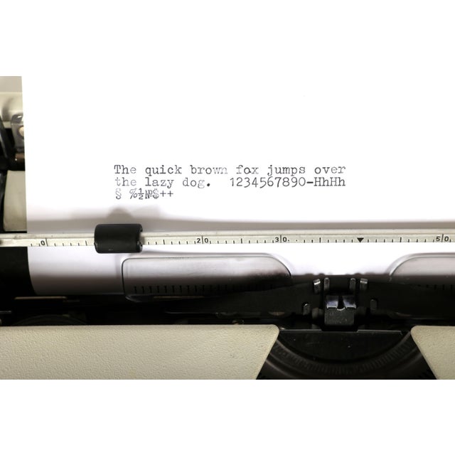 Refreshed Unis TBM DeLuxe Yugoslavian Typewriter For Sale - Image 15 of 16