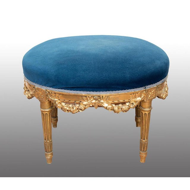 Antique Gilded Pouf with Carvings, 20th Century For Sale - Image 4 of 4