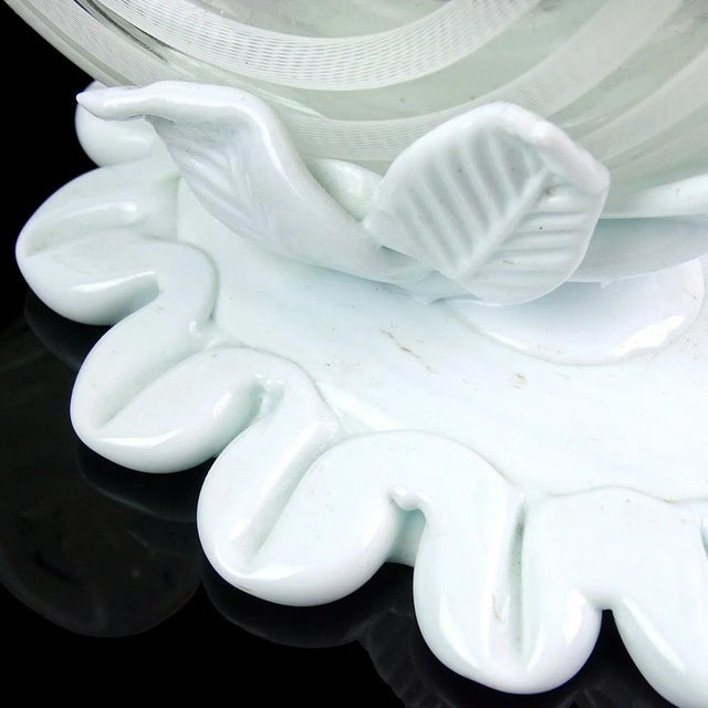 Vintage Venini Bianconi Murano Signed Zanfirico Ribbons Pasta White Italian Art Glass Cornucopia Vase For Sale - Image 9 of 12