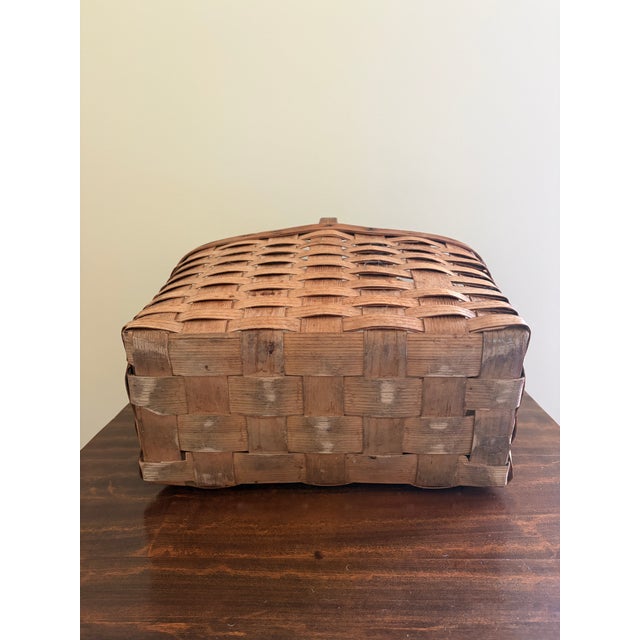 Brown Antique Early 20th Century American Splint Oak Gathering Basket For Sale - Image 8 of 8