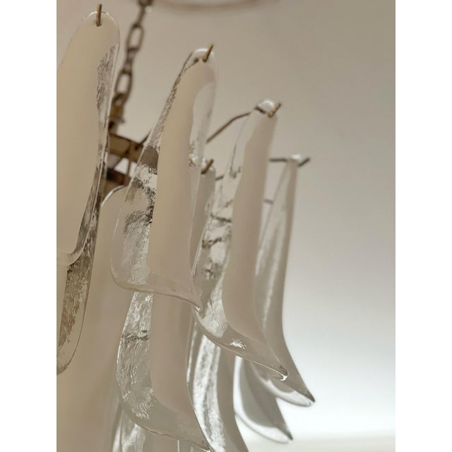 White Murano Glass Chandelier in the style of Mazzega For Sale - Image 5 of 7