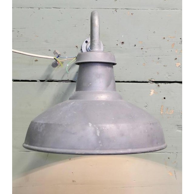 Industrial Large Vintage Industrial Wall Light in Grey Metal, 1950 For Sale - Image 3 of 7