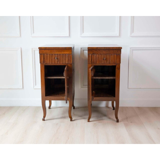 Wood Pair of Italian 18th Century Walnut Bedside Chests with Carved Fluted Drawers For Sale - Image 7 of 11