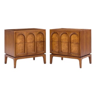 Thomasville Mid Century Arched Walnut and Burlwood Nightstands - Pair For Sale