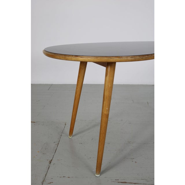 Kidney-Shaped 3-Legged Coffee Table in Wood with Black Formica Top, 1950s For Sale - Image 11 of 18
