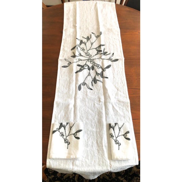 Mistletoe German Linen Napkins, Set of 2 For Sale - Image 4 of 5