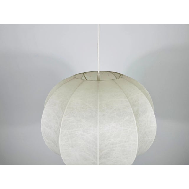 Off-white Mid-Century Round Cocoon Pendant Lamp, 1960s, Italy For Sale - Image 8 of 10