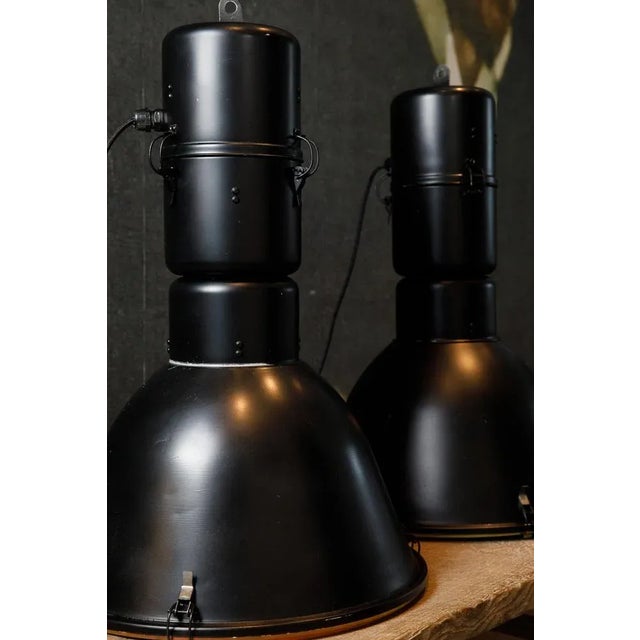 Gigantic industrial ceiling lamps with a striking dome in which the ballast was once hidden. The "lower end" is finished...