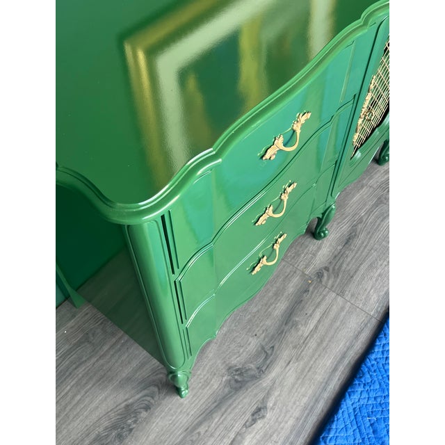 1970s French Provincial Green Lacquered Dresser of Nine Drawers For Sale - Image 14 of 16