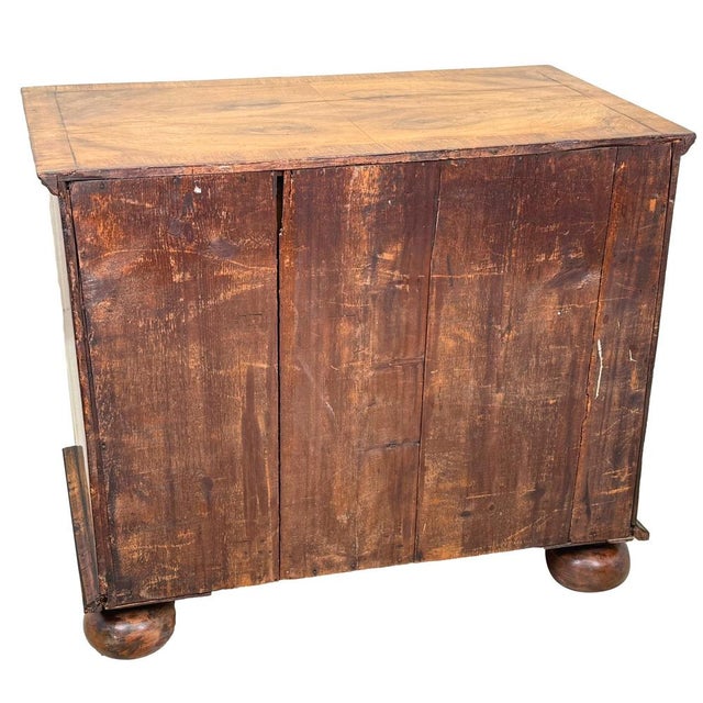 Queen Anne Walnut Chest of Drawers, 1710s For Sale - Image 4 of 12