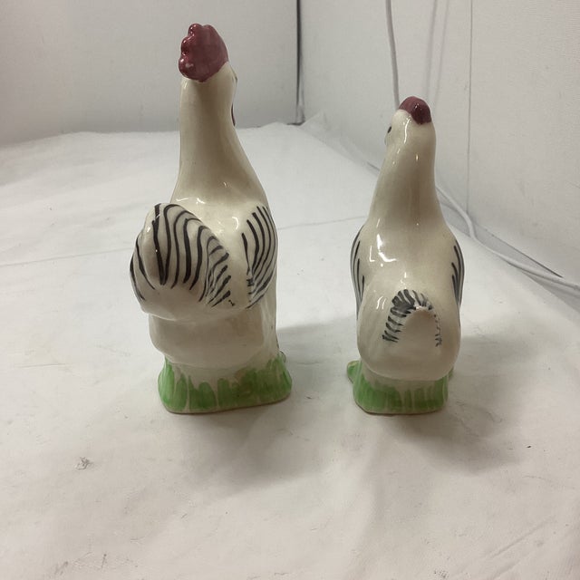 1980s Blue Ridge Pottery Rooster Hen Chicken Salt and Pepper Shaker Set- a Pair For Sale - Image 4 of 7