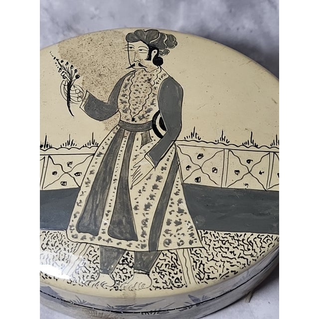 Indian 1960s Kashmiri Papier-Mâché Trinket Box For Sale - Image 3 of 14