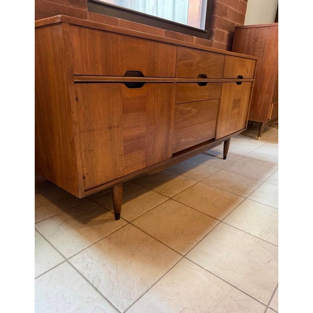 Kroehler Custom Crafter Walnut Credenza, Mid-Century Modern, MCM Circa 1960s For Sale - Image 9 of 12