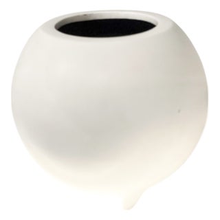 “Meche” Pot in Clay Painted in White, Ensamble Artesano, Tonala Mexico, 2024 For Sale