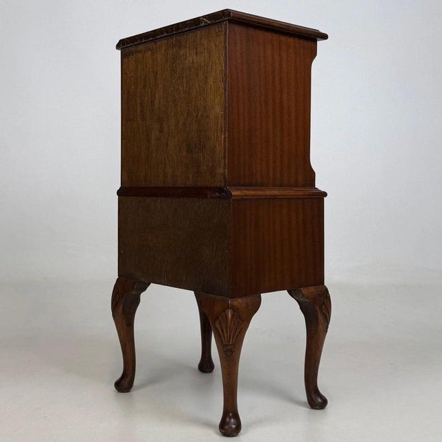 Wood Antique Early 20th Century English Edwardian Mahogany Chest of Drawers For Sale - Image 7 of 13