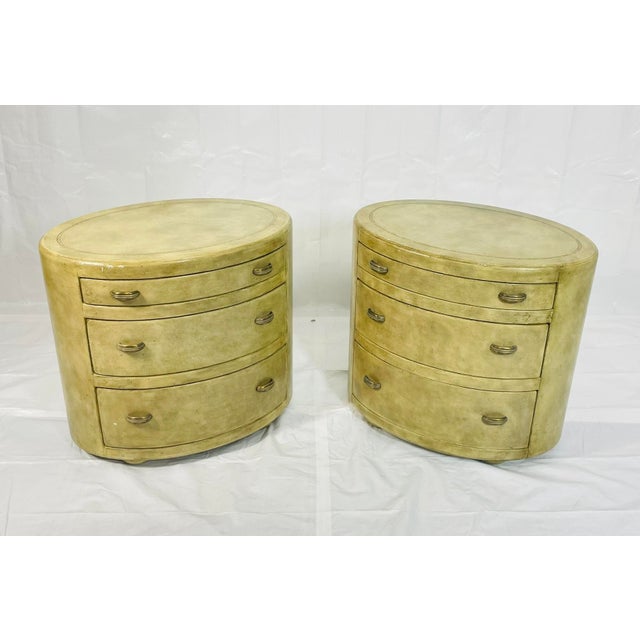 Hollywood Regency 1980s Pair of Henredon Oval 3-Drawer Nightstands / Bachelor’s Chests, Lacquered Finish For Sale - Image 3 of 18