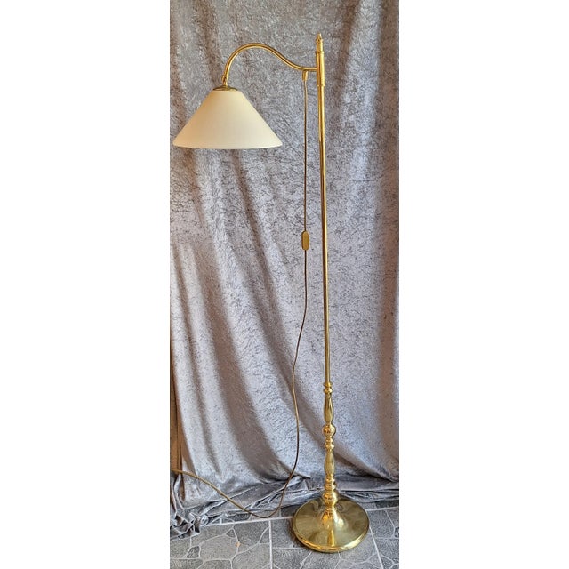Height-Adjustable Floor Lamp with Brass Frame and Cream-Colored Glass Shade, 1980s, in Very Good conditions. Designed 1980...