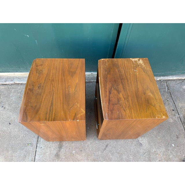 1950s 1950s T. H. Robsjohn Gibbings for Widdicomb Mahogany Side Tables Metal Accents For Sale - Image 5 of 8