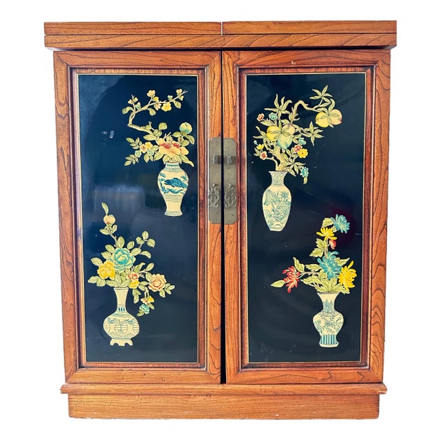 Mid-20th Century Japanese Lacquered Bar Cabinet With Hand-Painted Panels and Expanding Top For Sale