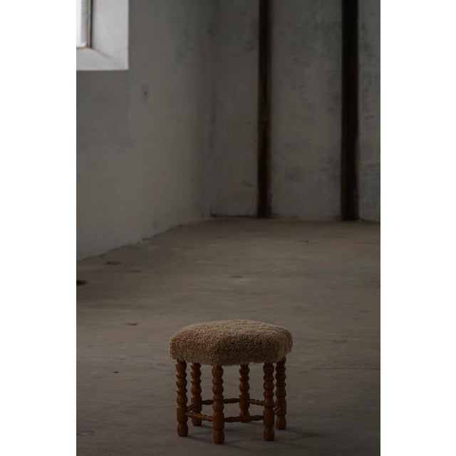 Brown Mid-Century Modern Hexagon Oak Stool with Lambswool Seat and Bobbin Legs, 1950s For Sale - Image 8 of 12