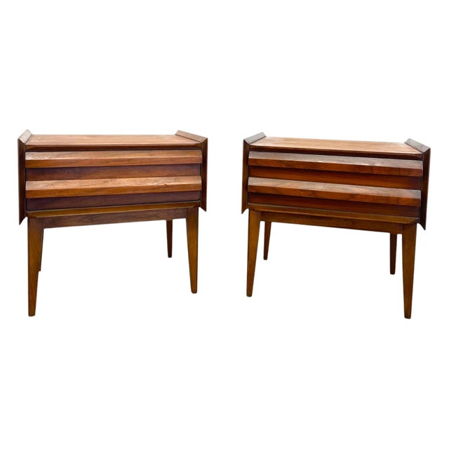 1970s Vintage Lane First Edition Mid Century Modern Walnut Nightstand End Table Set by Lane Furniture, Pair For Sale - Image 5 of 13