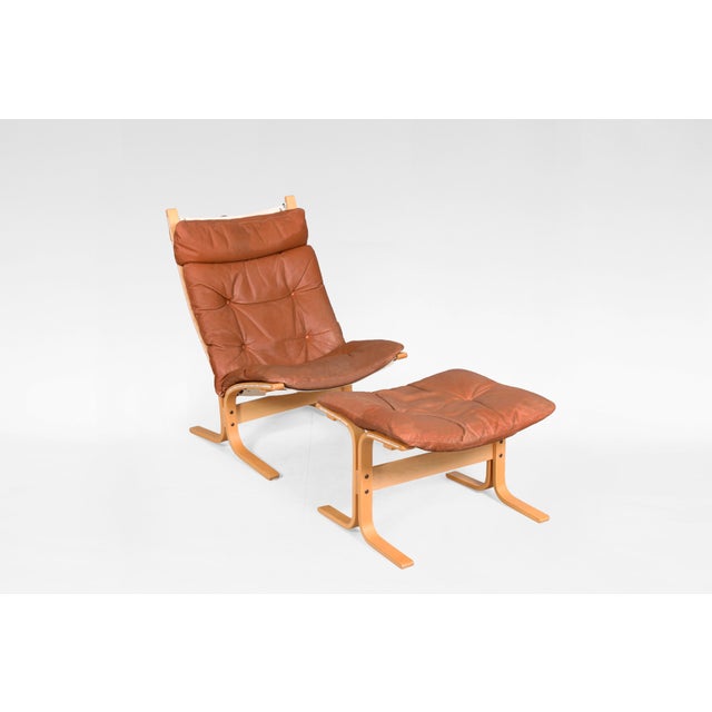 Ingmar Relling Set of Cognac Leather Highback Siesta Chair and Ottoman by Ingmar Relling for Westnofa, 1970s For Sale - Image 4 of 4