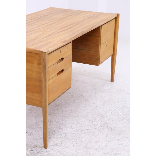 Original desk by Wilhelm Renz from the 1960s. The beautiful wood grain, the clear design language and the practical layout...