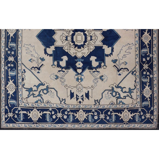 Vintage Oushak with Botanical Medallion design in blue and ivory, rug en-165935, country of origin / type: Turkey /...