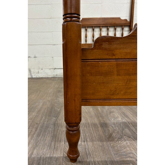 Heywood-Wakefield Vintage Twin Size Heywood-Wakefield Old Colony Four Poster Bed For Sale - Image 4 of 17