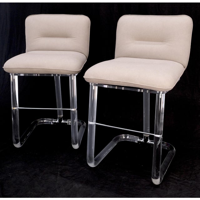Mid-Century Modern Pair Bent Lucite 1970s New Alcantera Upholstery Swivel Barstool Chairs Chairs For Sale - Image 3 of 15