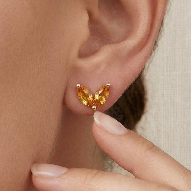 Enhance your jewellery collection with these charming leaf-inspired stud earrings featuring a graceful dual marquise...