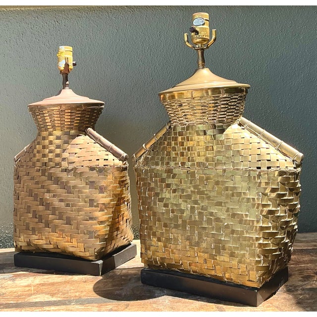 This exceptional pair of table lamps by the renowned manufacturer Chapman showcases a sophisticated blend of organic...