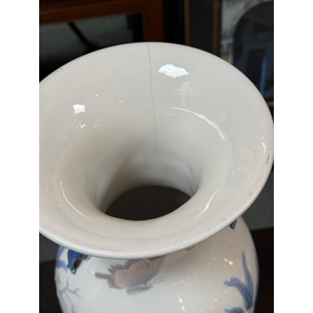 1980s Julio Ruiz for Lladró Peking Vase With Butterfly For Sale - Image 5 of 12