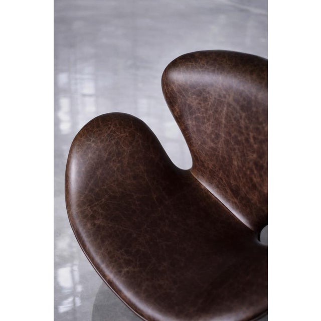 Mid-Century Modern Danish Brown Leather Swan Chair by Arne Jacobsen for Fritz Hansen, 1958 For Sale - Image 17 of 18