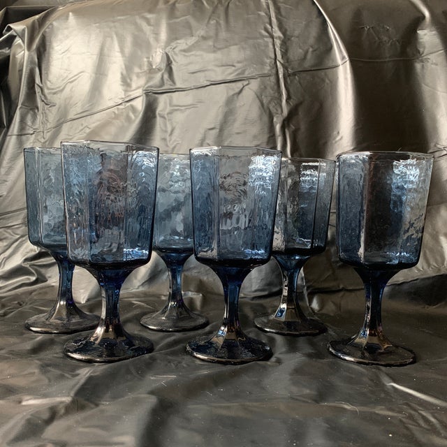 These striking blue glasses are vintage Libbey Facets Water Goblets in the "Dusky Blue" or "Cobalt" colorway, featuring a...