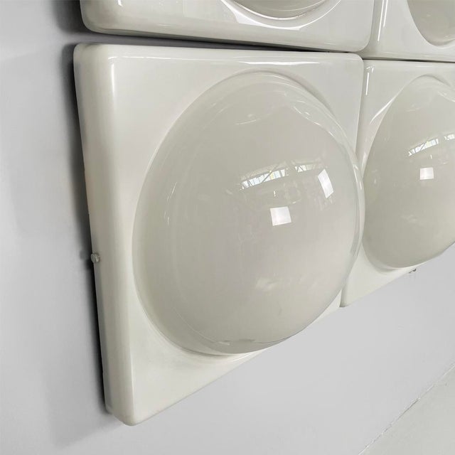 Italian Modern Wall Lamps in White Plastic from L. & G. Pancaldi, 1980s, Set of 9 For Sale - Image 9 of 17