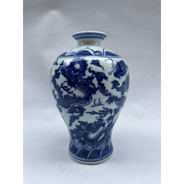 Chinoiserie Chinese Blue and White Porcelain Dragon Vase For Sale - Image 3 of 8