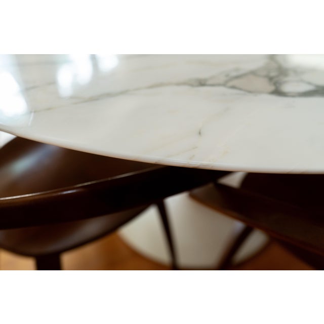Knoll 1990s Authentic Knoll Saarinen 54” Dining Table With Polished Arabescato Marble Top. For Sale - Image 4 of 6