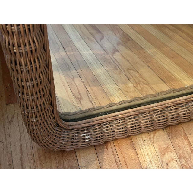 1970s Mid-Century Modern Bohemian Coastal Riviera Arched Woven Natural Wicker and Rattan Wall Mirror With Intricate Detail. 51”Hx31”Lx2.5”D For Sale In Philadelphia - Image 6 of 12