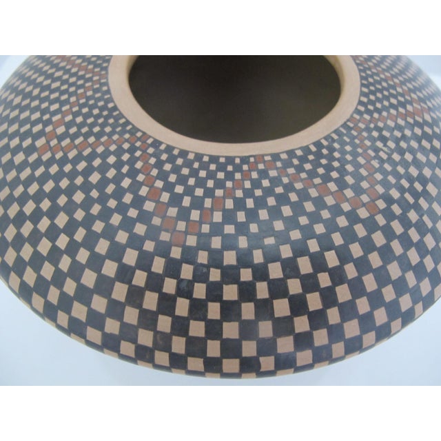 Late 20th Century Mata Ortiz Lazaro Ponce Mexico Geometric Checkerboard Pottery Olla Pot Vase For Sale - Image 5 of 8
